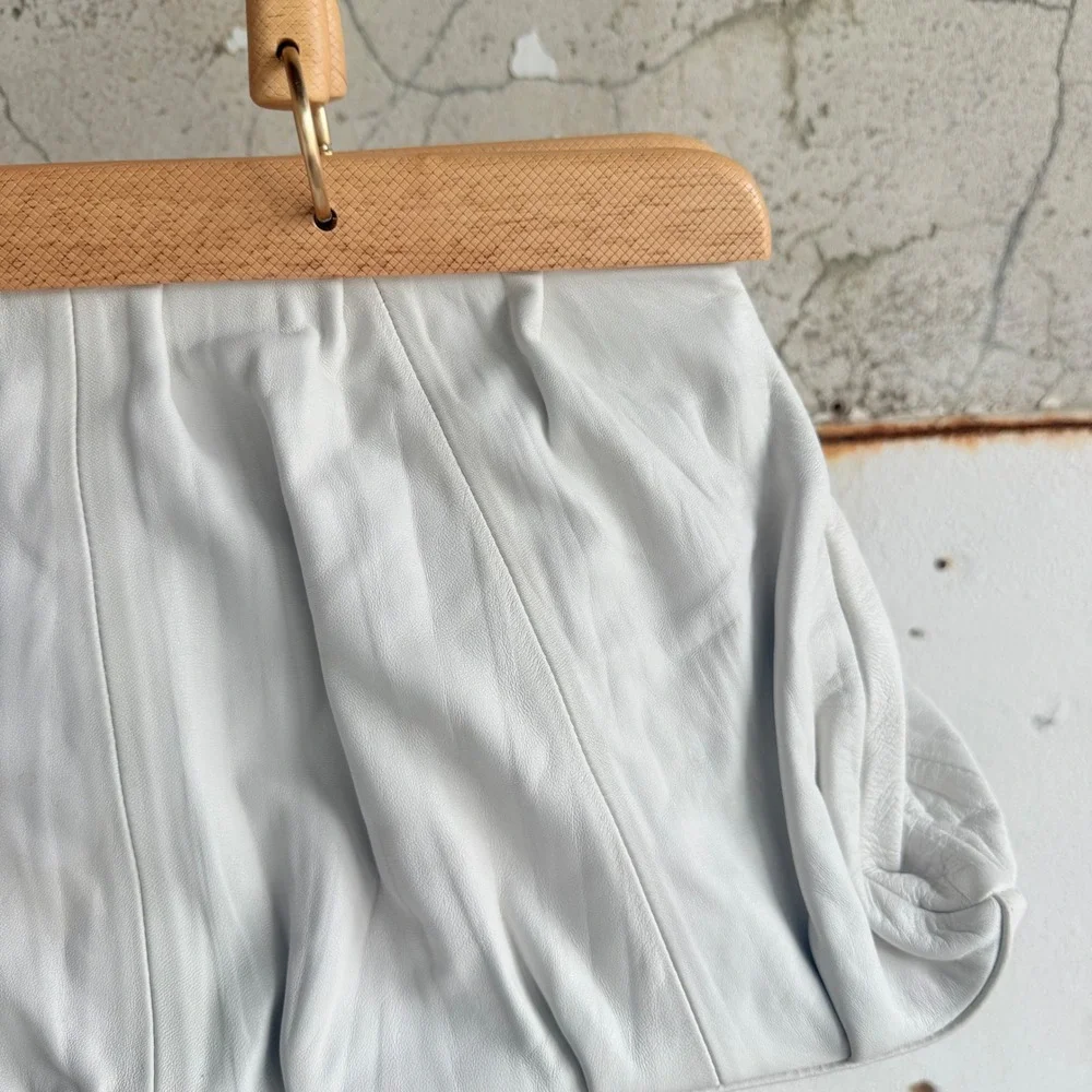 Vtg Adrienne Vittadini Leather Handbag Wood Handle Frame Bag White Vintage Purse - Image 4